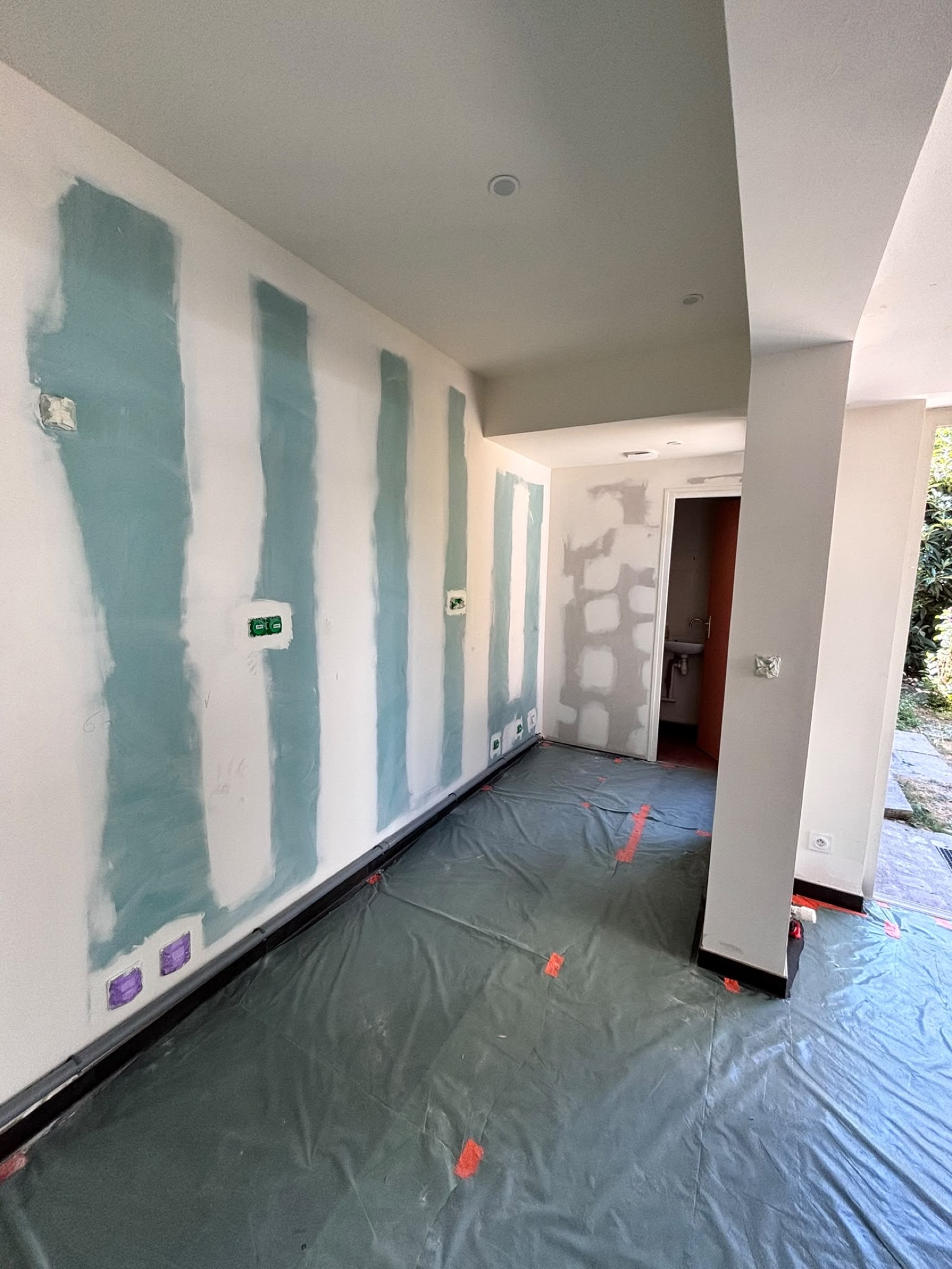 Renovation electrique interieure avec reseaux et protections en cours de finition